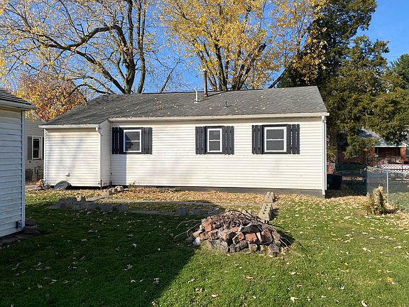 5th image of 998 Uncapher Ave