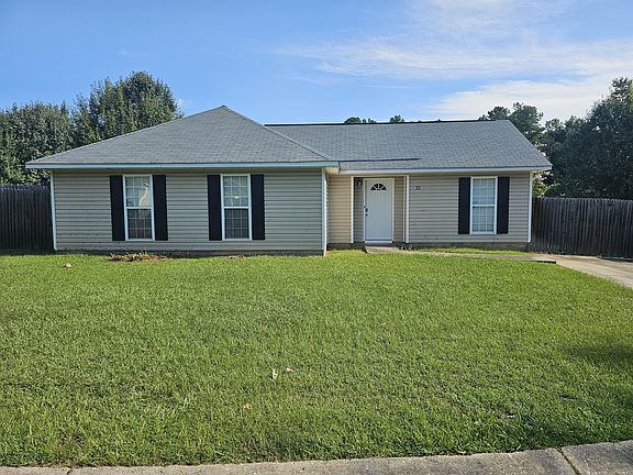 2nd image of 22 Lexington Cir