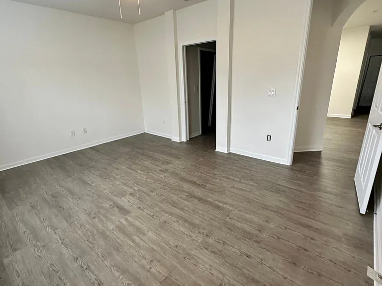 405 La Travesia Flora St #101 — Photo 13