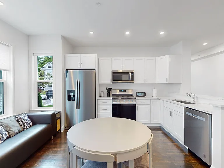 188 Ash St — Photo 2