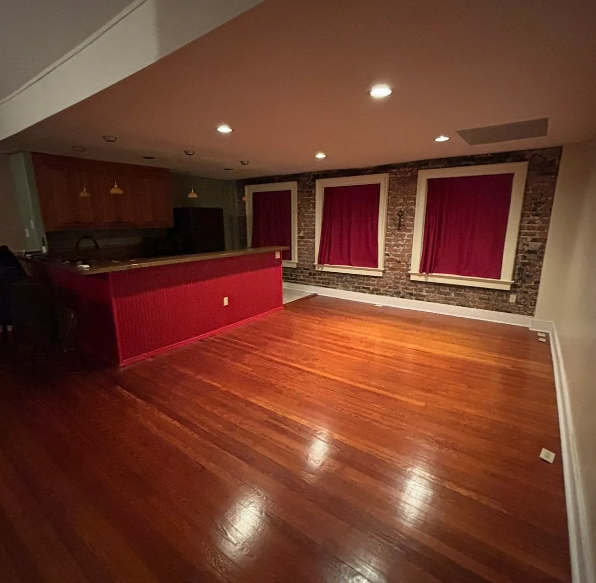1 bed, 850 sqft, $1,900 — Photo 2