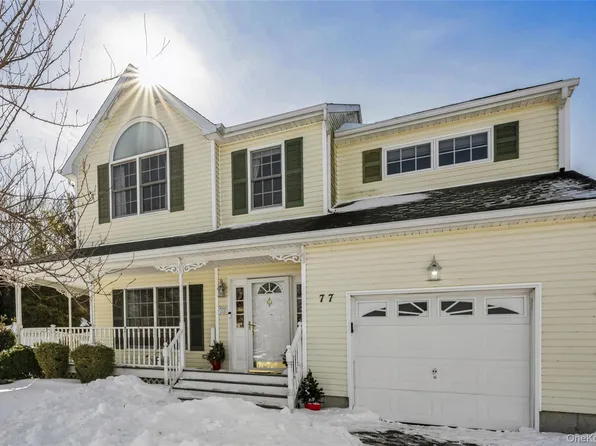 77 Fairway Dr, Wading River, NY 11792