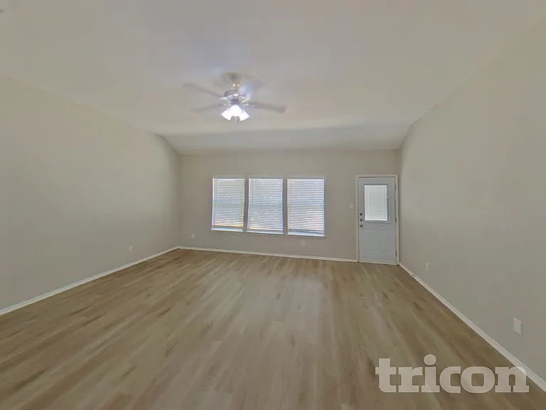 1718 White Pine Trl — Photo 2