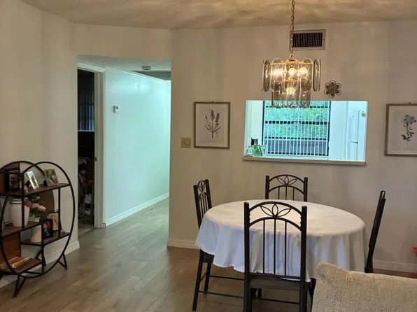 1000 COLONY POINT Circle #404, Pembroke Pines, FL 33026