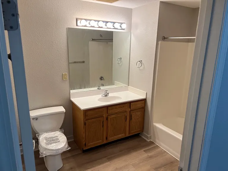 San Regis Apartments — Photo 8