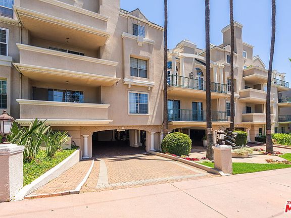 2nd image of 930 N Doheny Dr APT 308