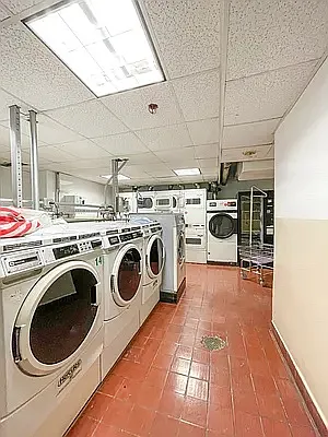 Rented by Manhattan Realty Group | media 9