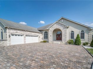 901 Meyer Rd, Nazareth, PA 18064