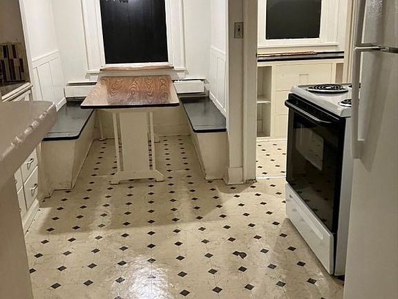 5th image of 913 W 1st St #913