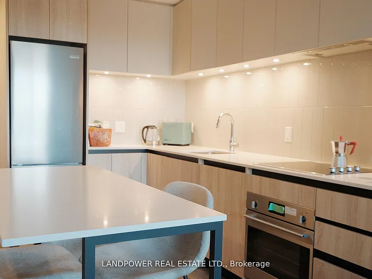 7950 Bathurst St #313 — Photo 4