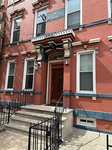 942 Willow Ave #3R