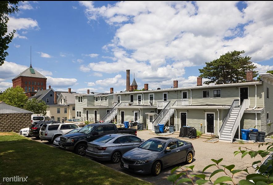 Rear Bldg Parking & Yard