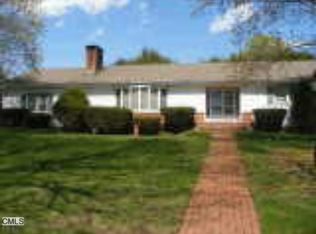 60 Lauderdale Dr, Trumbull, CT 06611