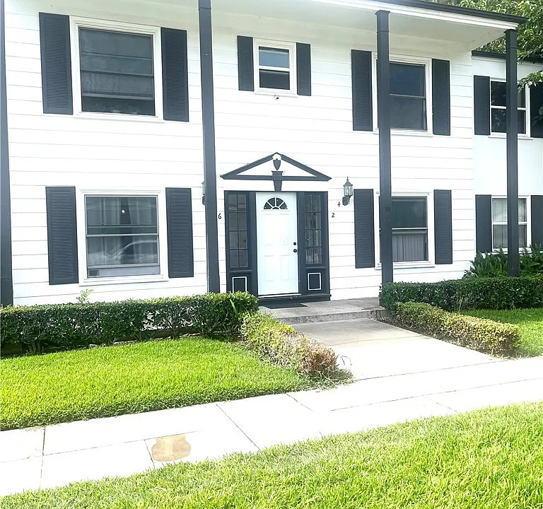 2 E Newman Ave #4