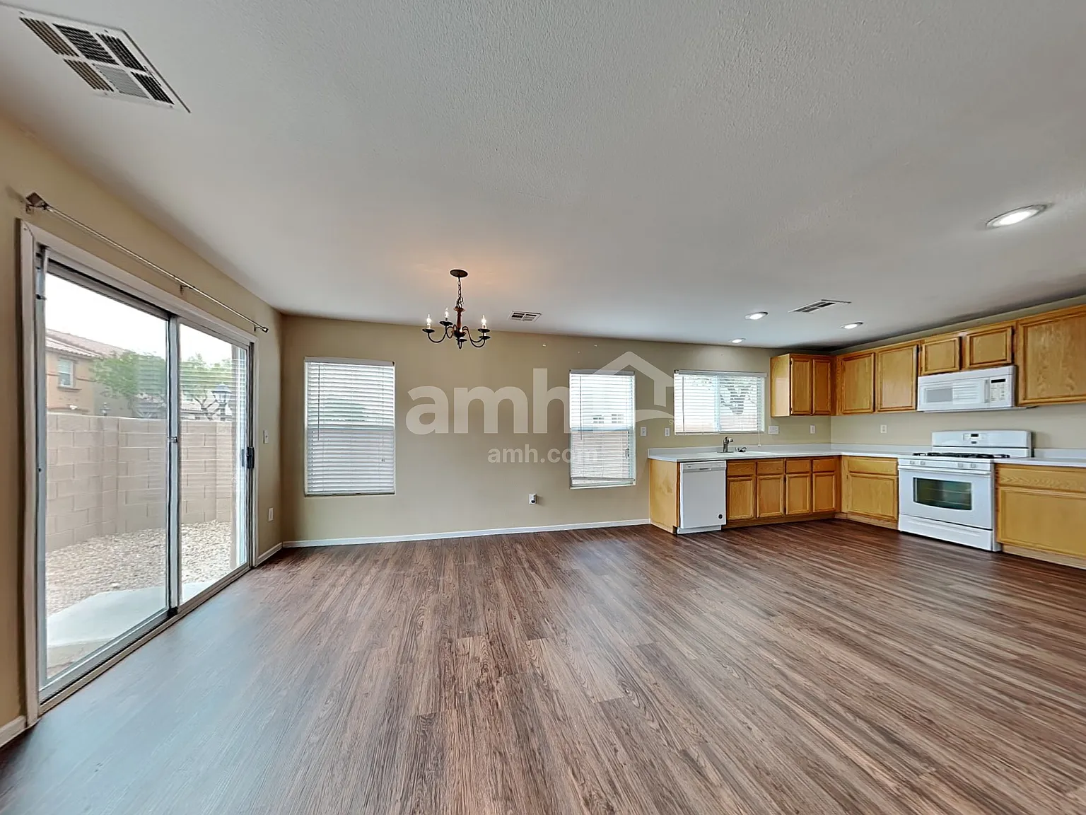3 bed, 2.5 bath, 1480 sqft, $2,060 — Photo 4