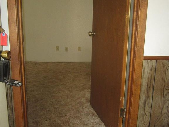 2nd image of 417 Somerset Pl #419