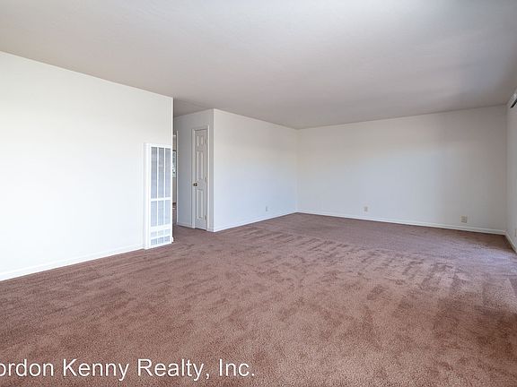 3rd image of 800 Memorial Dr #10978984