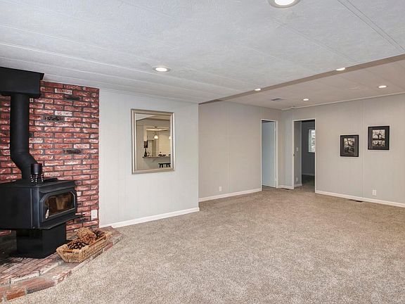 5th image of 98 Scott Ct