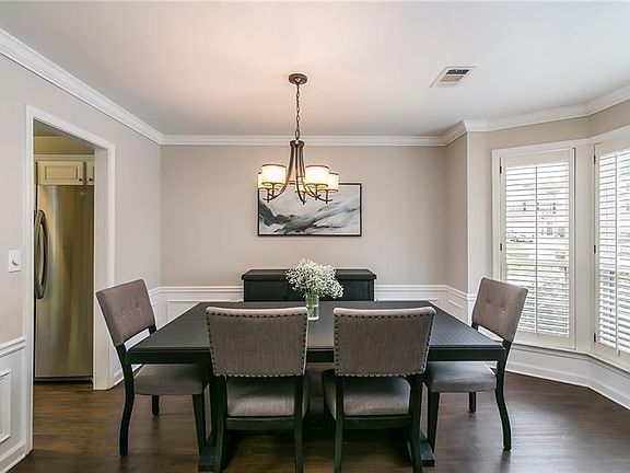 5th image of 521 Stepney Ct SE
