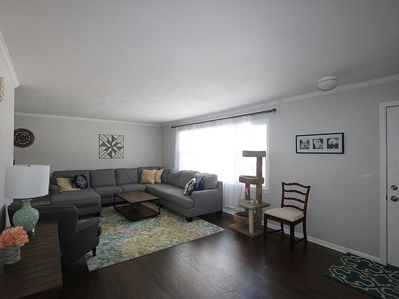 2nd image of 216 Sandalwood Dr