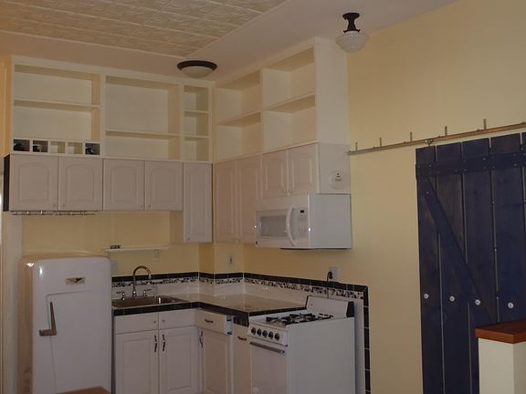 3rd image of 524 W 7th Ave