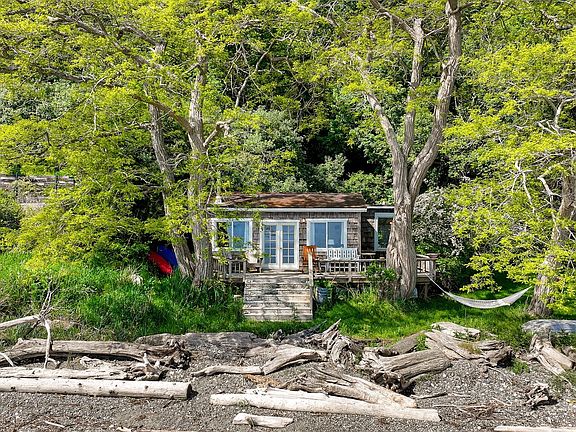 2nd image of 1865 Seacrest Drive