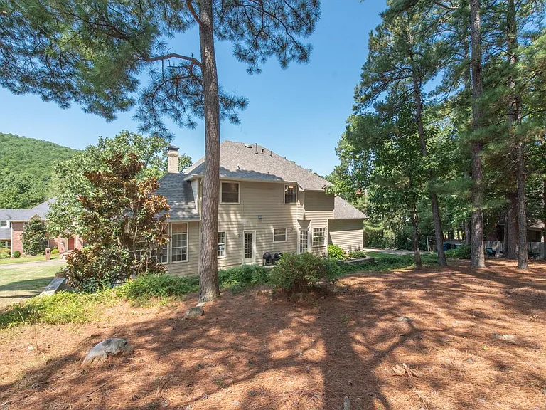 15 Lorian Dr — Photo 32