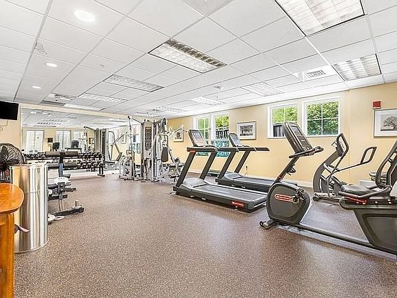 4th image of 38 Village Rd APT 515