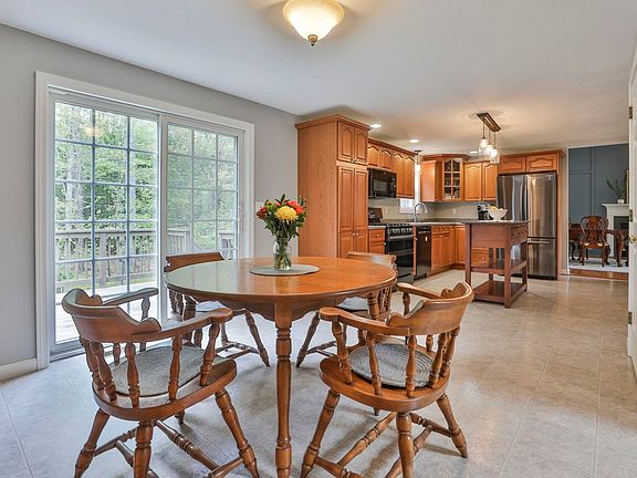 5th image of 713 Raymond Road