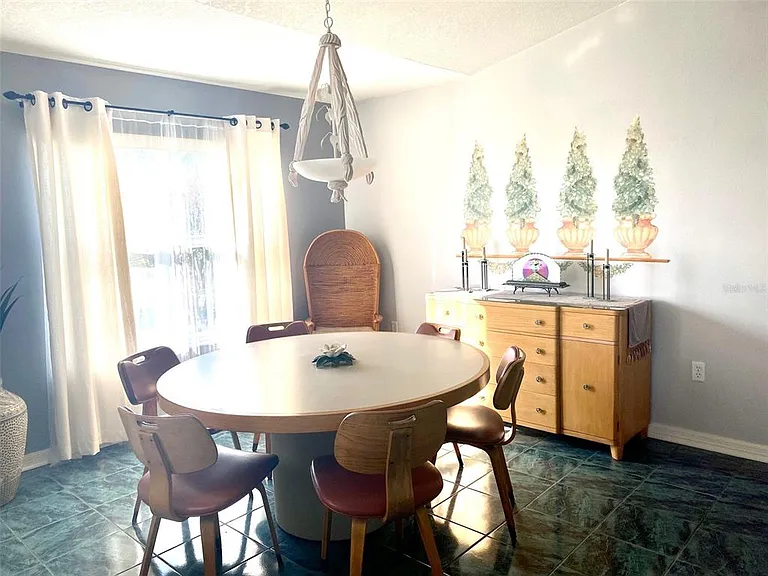 2602 Edgewater Ct — Photo 9