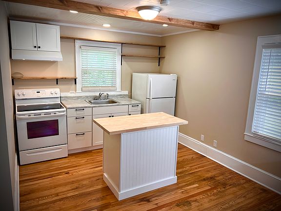 2nd image of 25 Ginger Ln #3