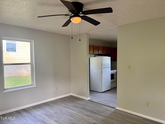 3rd image of 148 Kitty Cole Ln