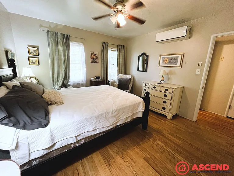 Vintage Cottages in the heart of Downtown Bakersfield! — Photo 8