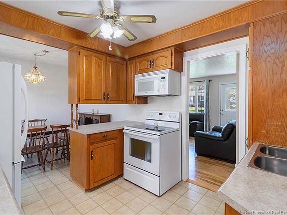 2nd image of 428 Gardiner St