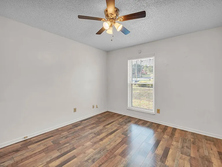 613 Manning Dr — Photo 7