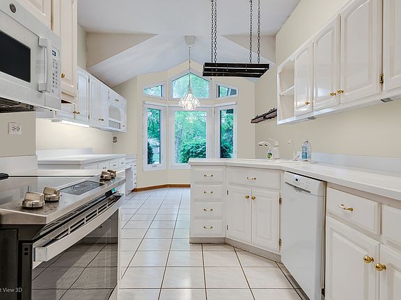 3rd image of 10642 Brookridge Dr