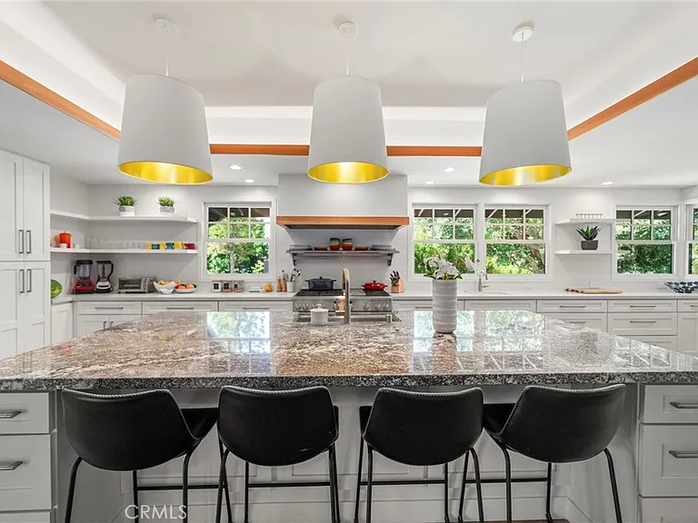 7337 La Soldadera — Photo 8