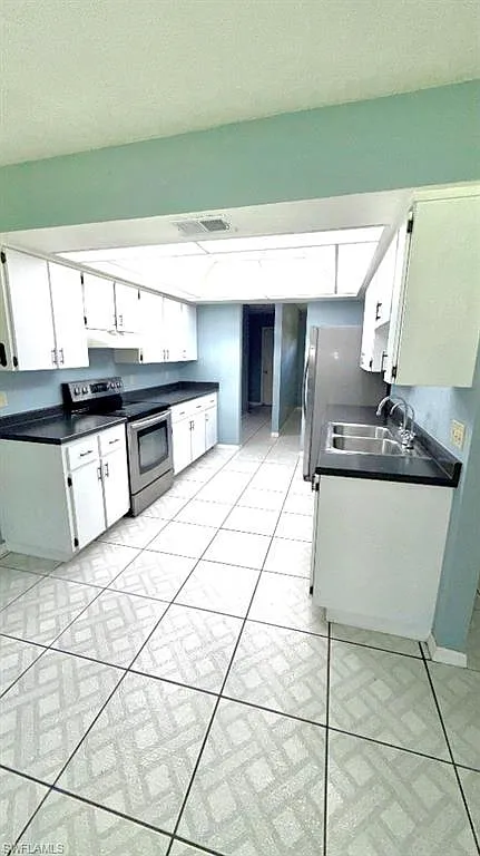 3 bed, 2.0 bath, 1571 sqft, $1,800 — Photo 3