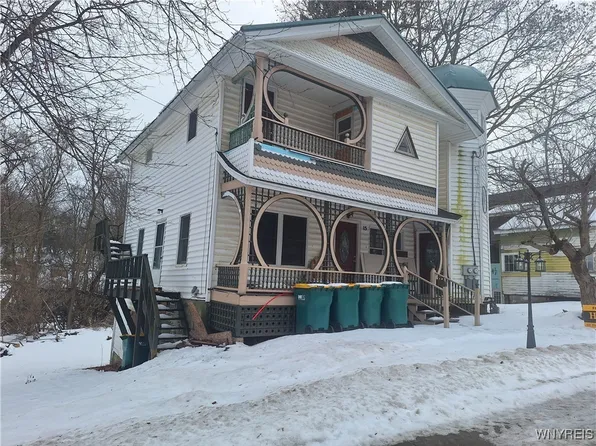 15 Park Rd E, Castile, NY 14427