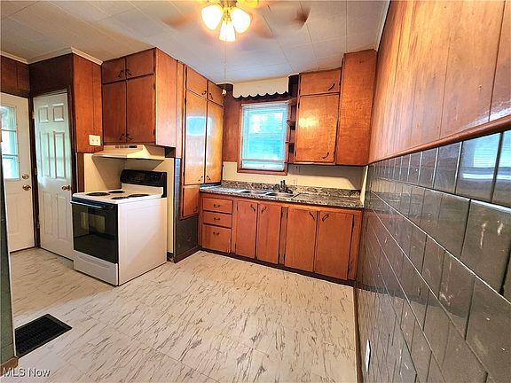 4th image of 93 E King St