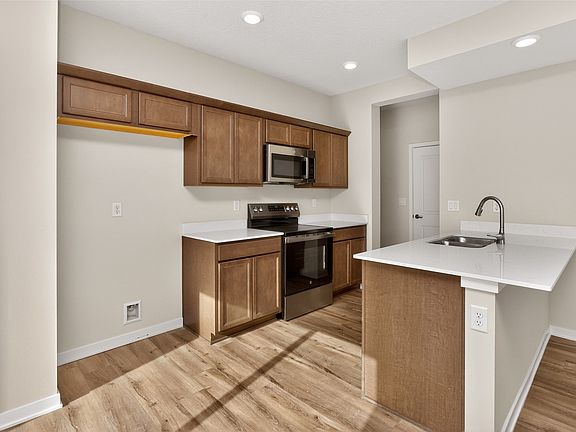 4th image of 9108 Robinson Dr