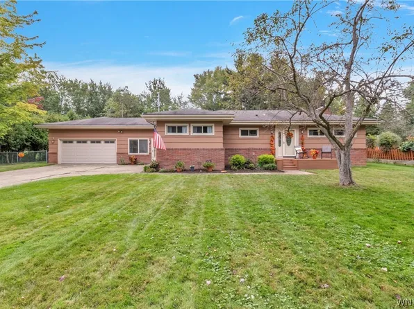 8949 The Fairways, Clarence, NY 14031