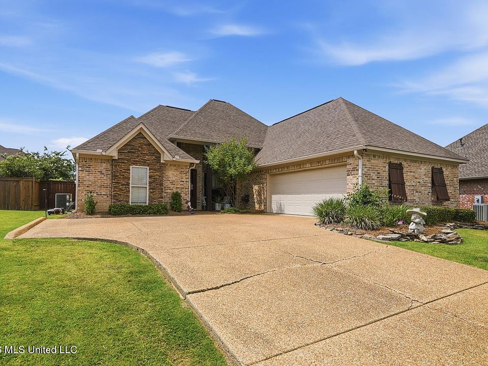 1st image of 218 Emerald Cir