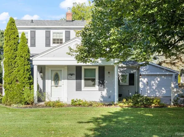 29625 Gloria St, Saint Clair Shores, MI 48082