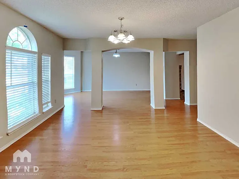 3205 Meadowview Dr — Photo 8