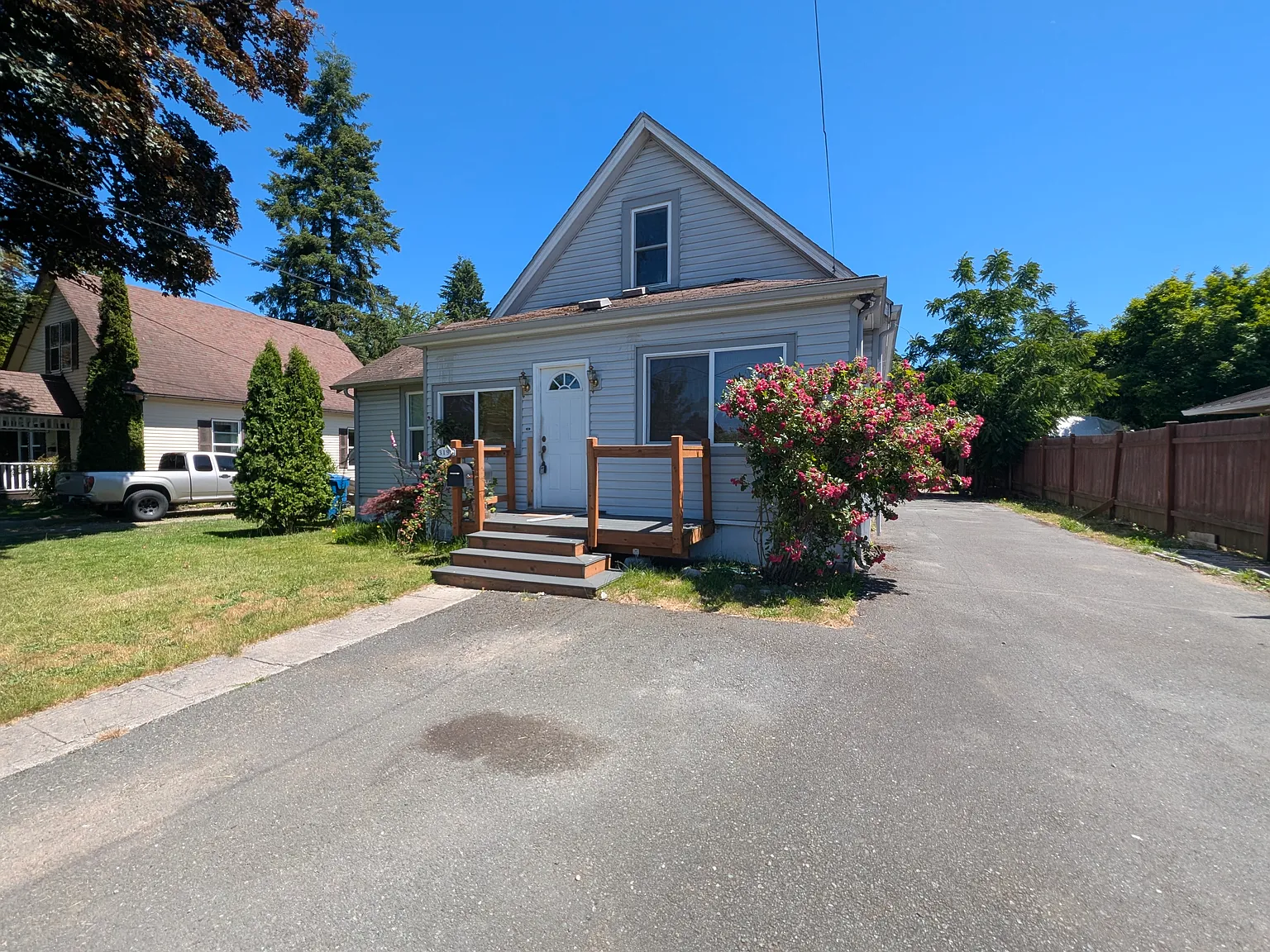 319 Blakeley St — Photo 1