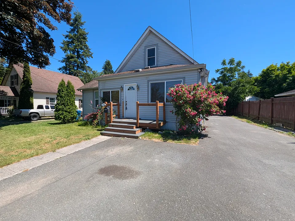 319 Blakeley St