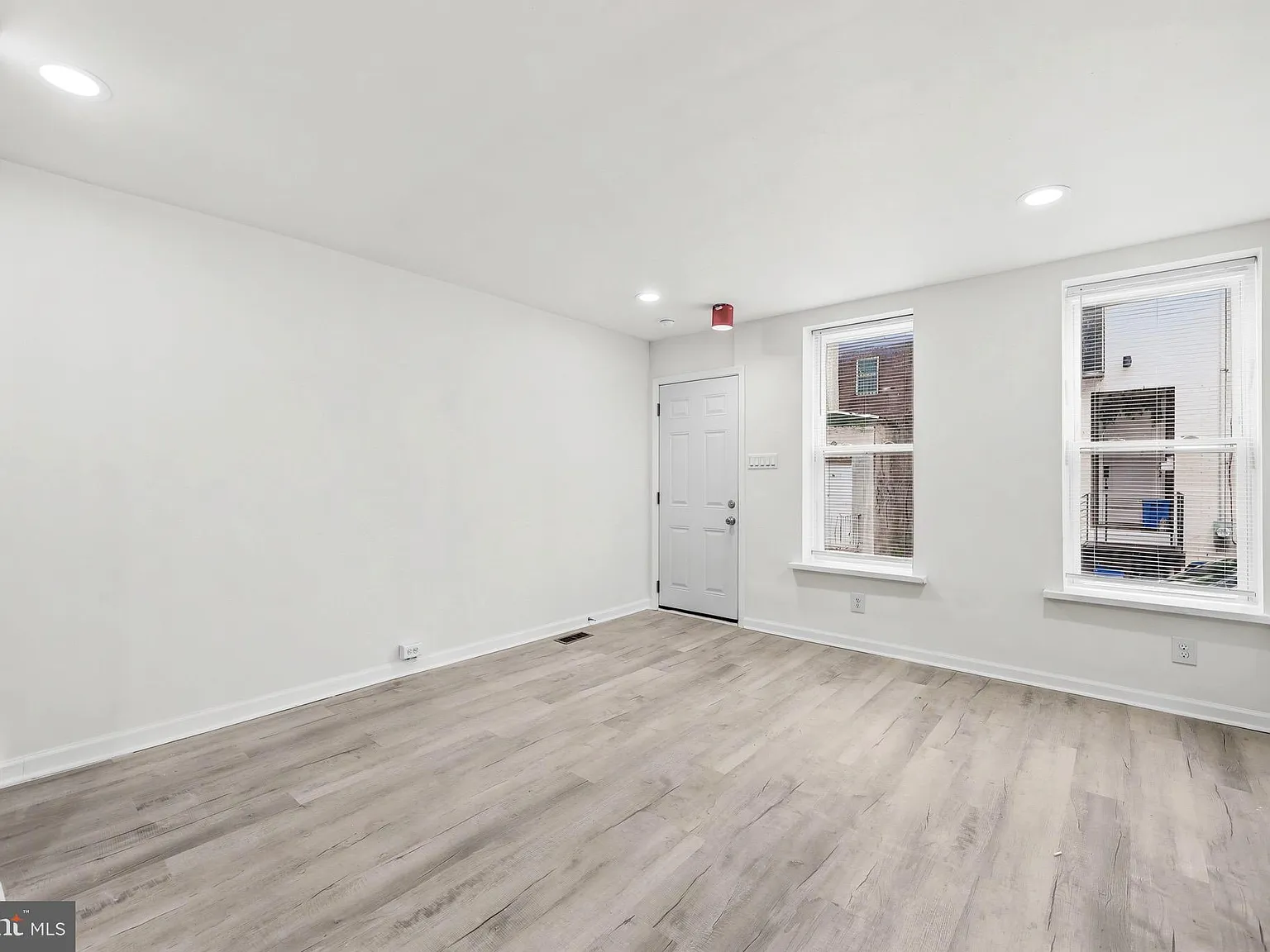 3 bed, 2.5 bath, 756 sqft, $2,450 — Photo 4