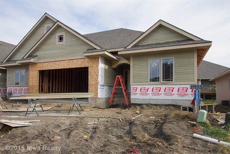 1st image of 1915 NW Scott Ln