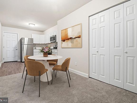 5th image of 523 N Patterson Park Ave